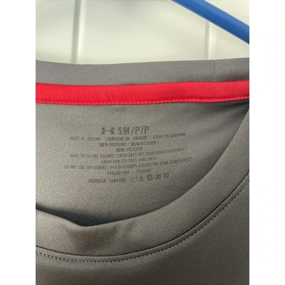 Under Armour T Shirt Mens Adult Small Loose Fit Light Gray Red Workout